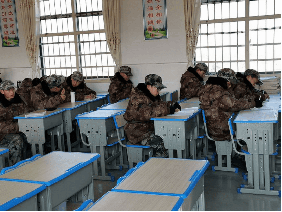 叛逆孩子学校解析为什么内心孤独的中学生,容易产生厌学情绪?(图2) 叛逆孩子学校解析为什么内心孤独的中学生,容易产生厌学情绪?(图2)