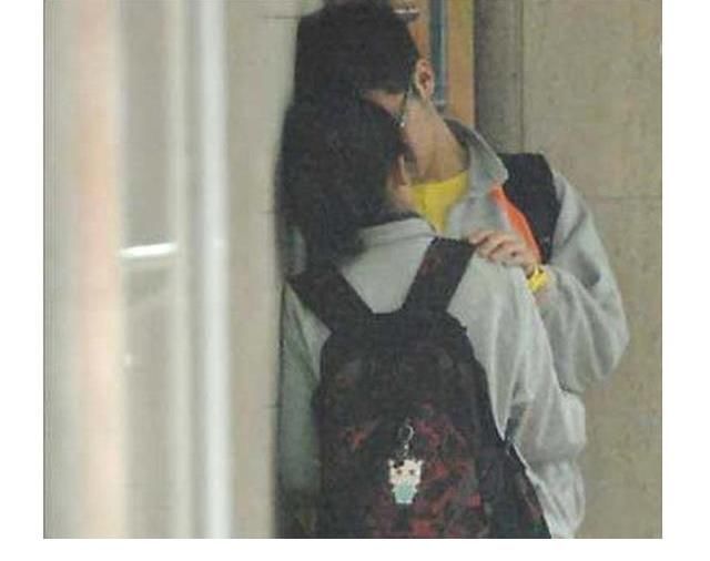 关于“早恋”的问题,父母如何处理才能引导孩子摆脱早恋阴影(图2) 关于“早恋”的问题,父母如何处理才能引导孩子摆脱早恋阴影(图2)