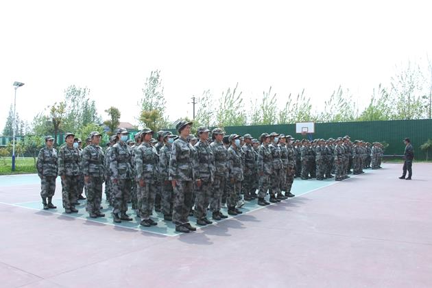 孩子性格霸道，爱打架，家长该怎么办？怎么让孩子学会控制自己(图1)