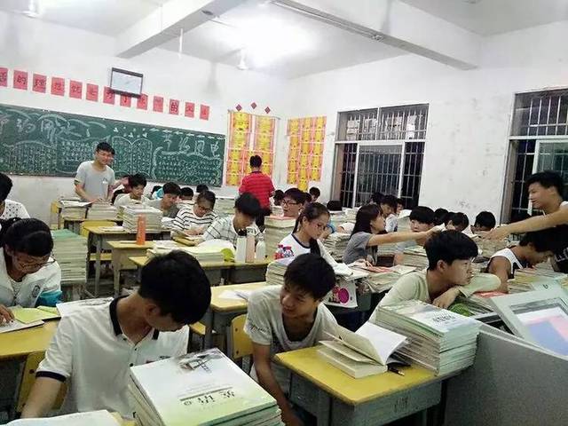 初中生早恋怎么处理,高中孩子早恋(图2) 初中生早恋怎么处理,高中孩子早恋(图2)