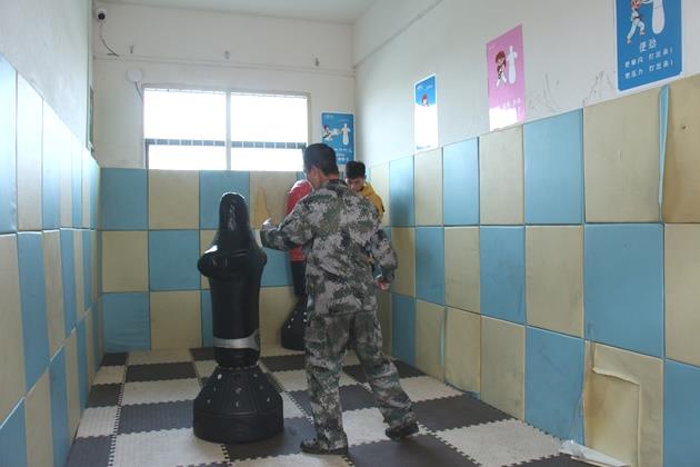 中学生抽烟的主要原因,面对孩子吸烟,家长能做些什么呢?(图1) 中学生抽烟的主要原因,面对孩子吸烟,家长能做些什么呢?(图1)