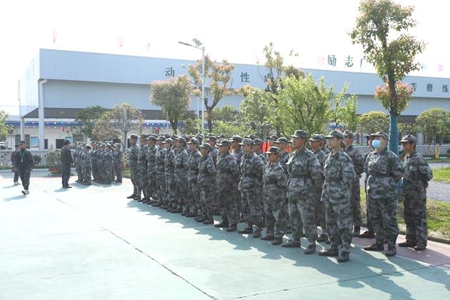 中国网瘾青少年的三个扎心事实,孩子的网瘾来源于父母(图1) 中国网瘾青少年的三个扎心事实,孩子的网瘾来源于父母(图1)