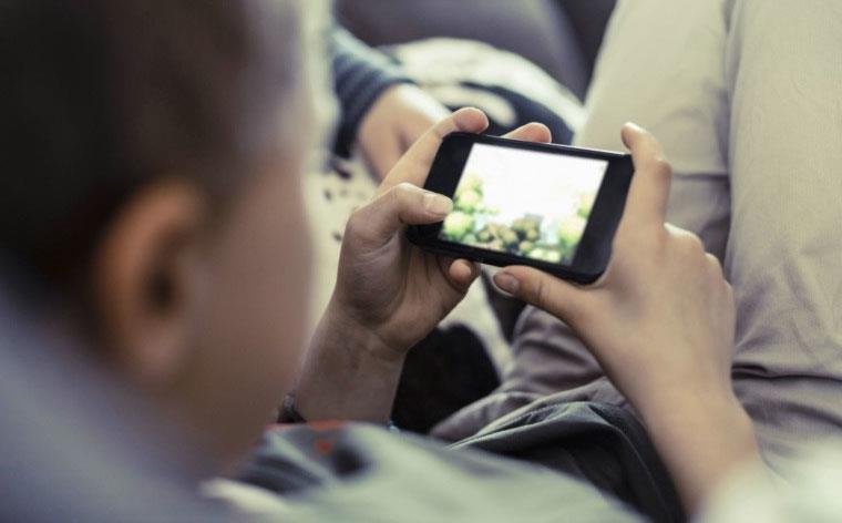 孩子有网瘾怎么办?有智慧的家长不打不骂,五个方法戒除孩子网瘾(图1) 孩子有网瘾怎么办?有智慧的家长不打不骂,五个方法戒除孩子网瘾(图1)