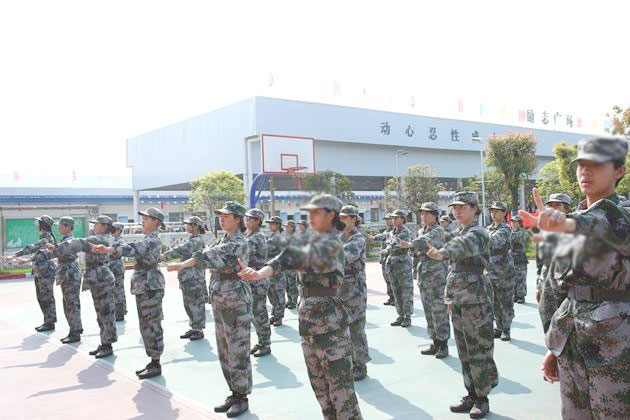 孩子逆反期打骂父母怎么办？三个办法完美解决孩子逆反期的问题(图1)