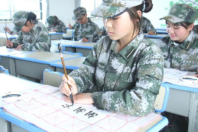 为什么成绩差的学习更沉迷游戏，帮助孩子戒掉网瘾光靠家长还不够(图1)